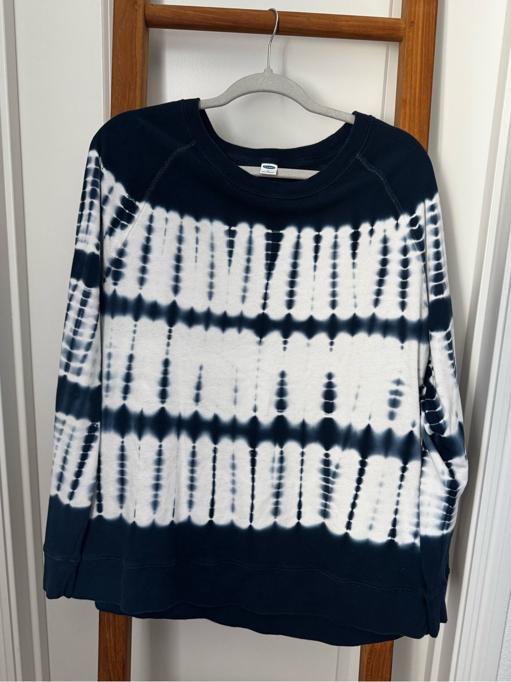 Old Navy Size XL Tie-Dye Cotton Crewneck Sweatshirt in Navy and White. Y2K 90s